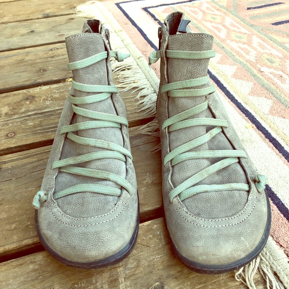 Camper Peu Cami 40 EU/9 US Grey Ankle Boots
